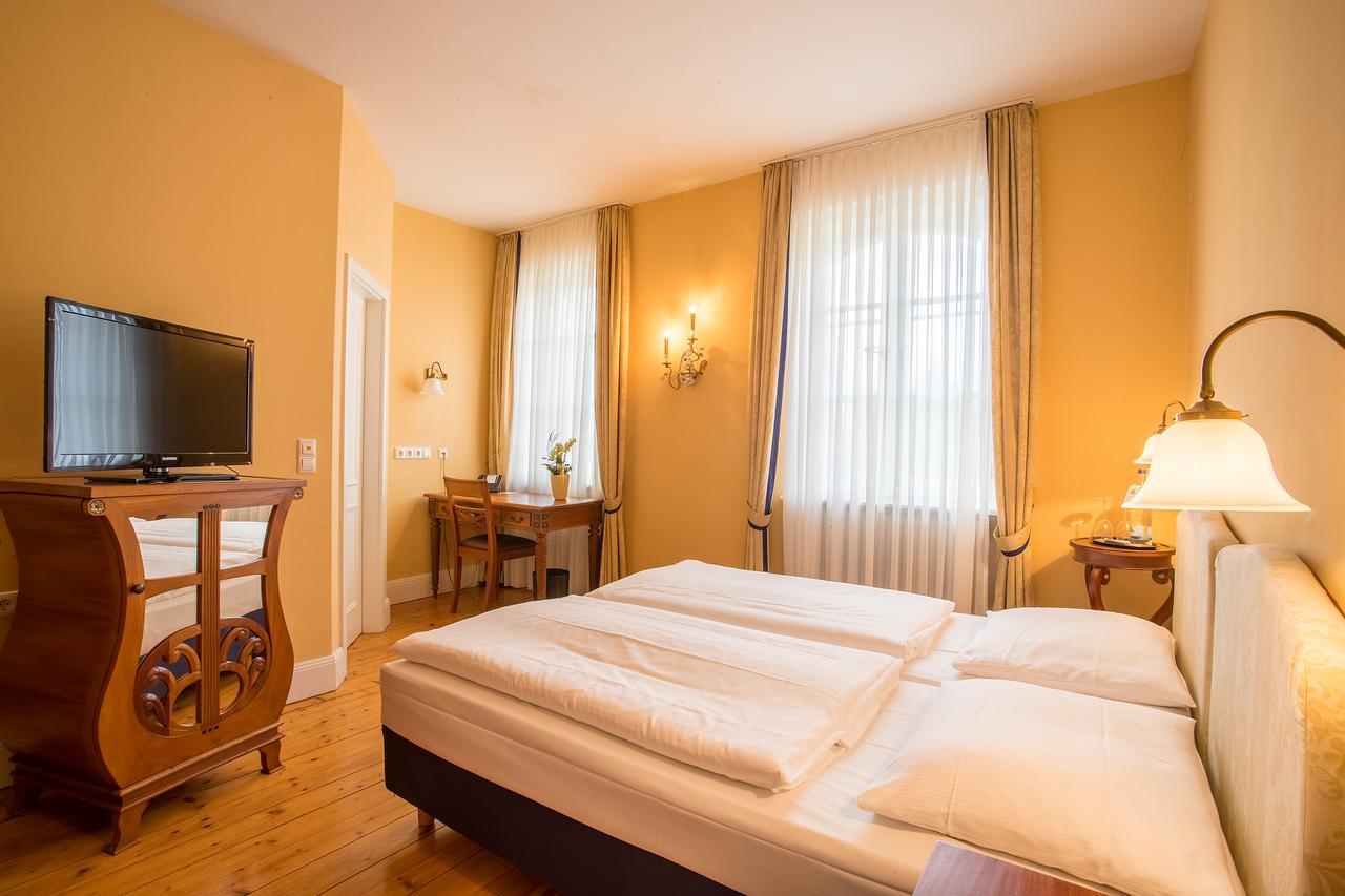 Schlosshotel Neckarbischofsheim Екстериор снимка