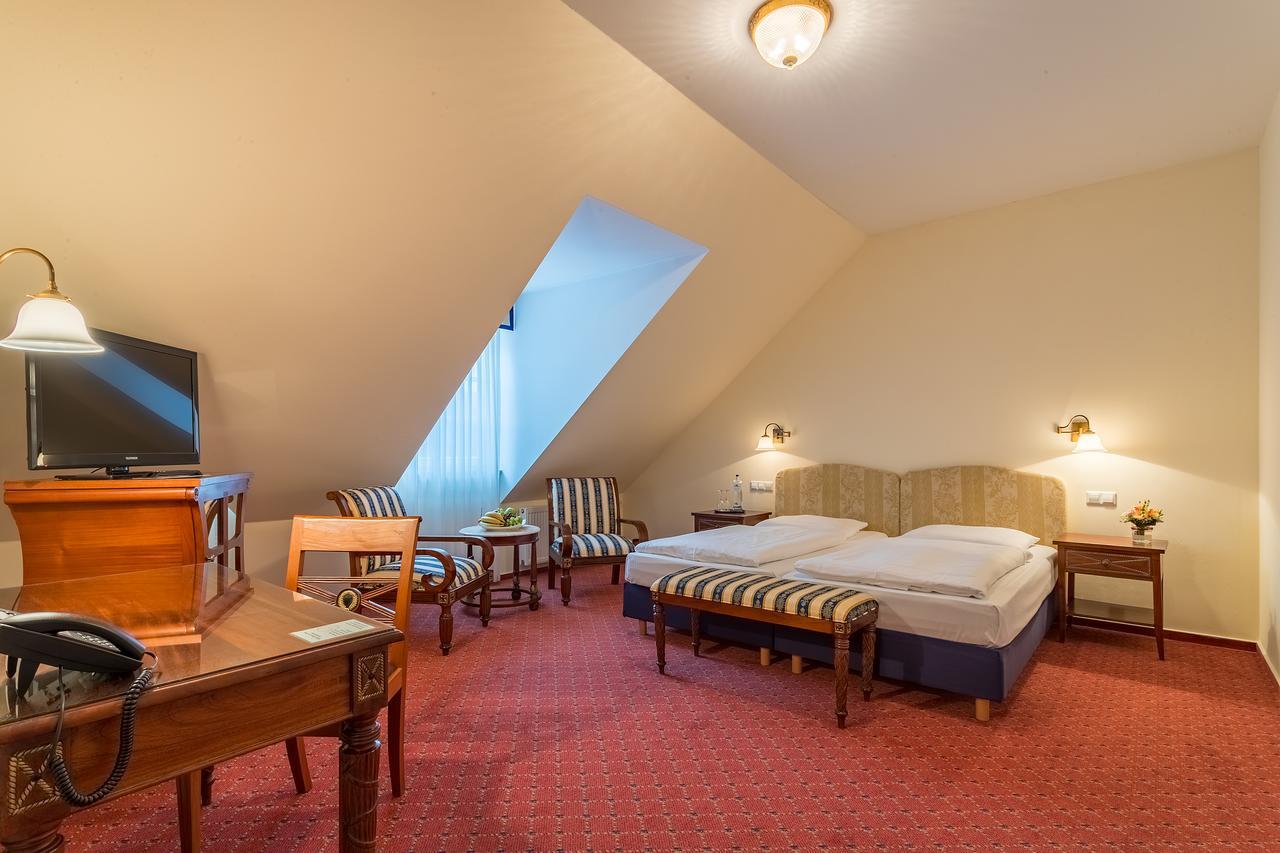 Schlosshotel Neckarbischofsheim Екстериор снимка