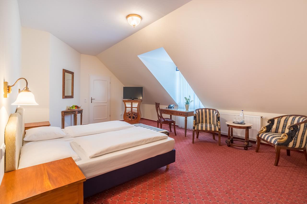 Schlosshotel Neckarbischofsheim Екстериор снимка